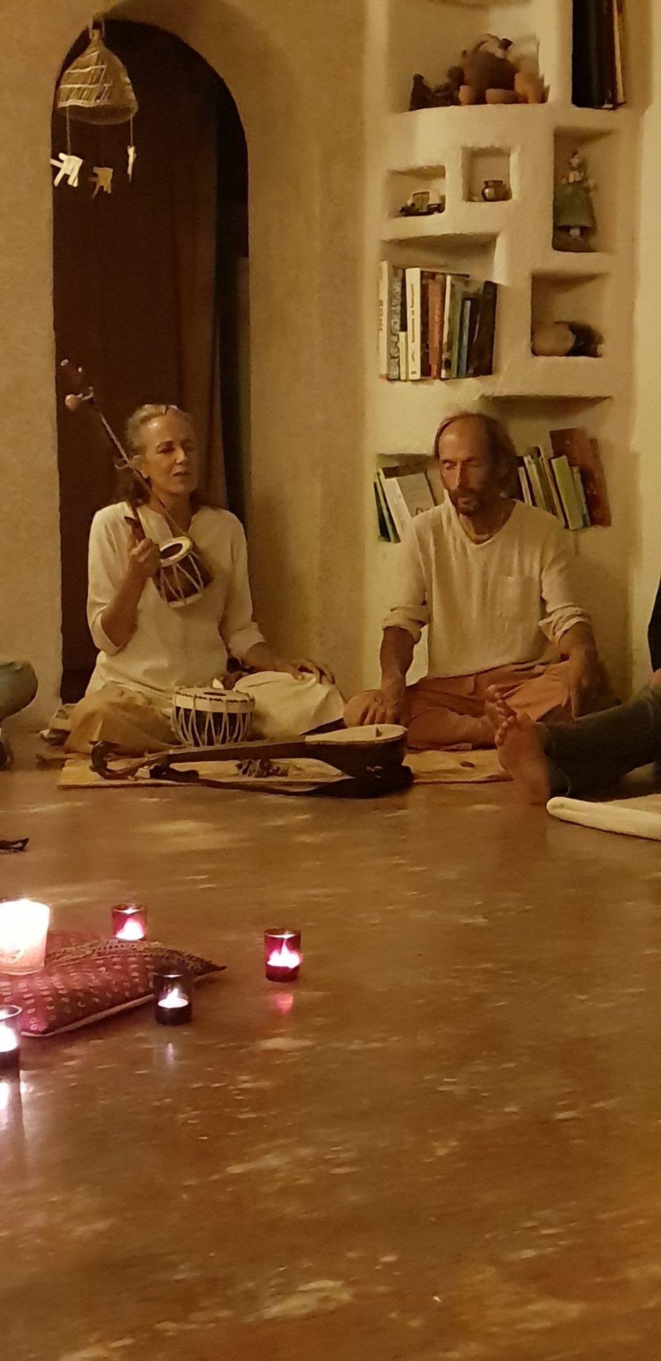 Maha Prana Chants sacrés. Soirée organisée par l'association Yoga la Voie du Coeur, Ile d'Oléron 2019